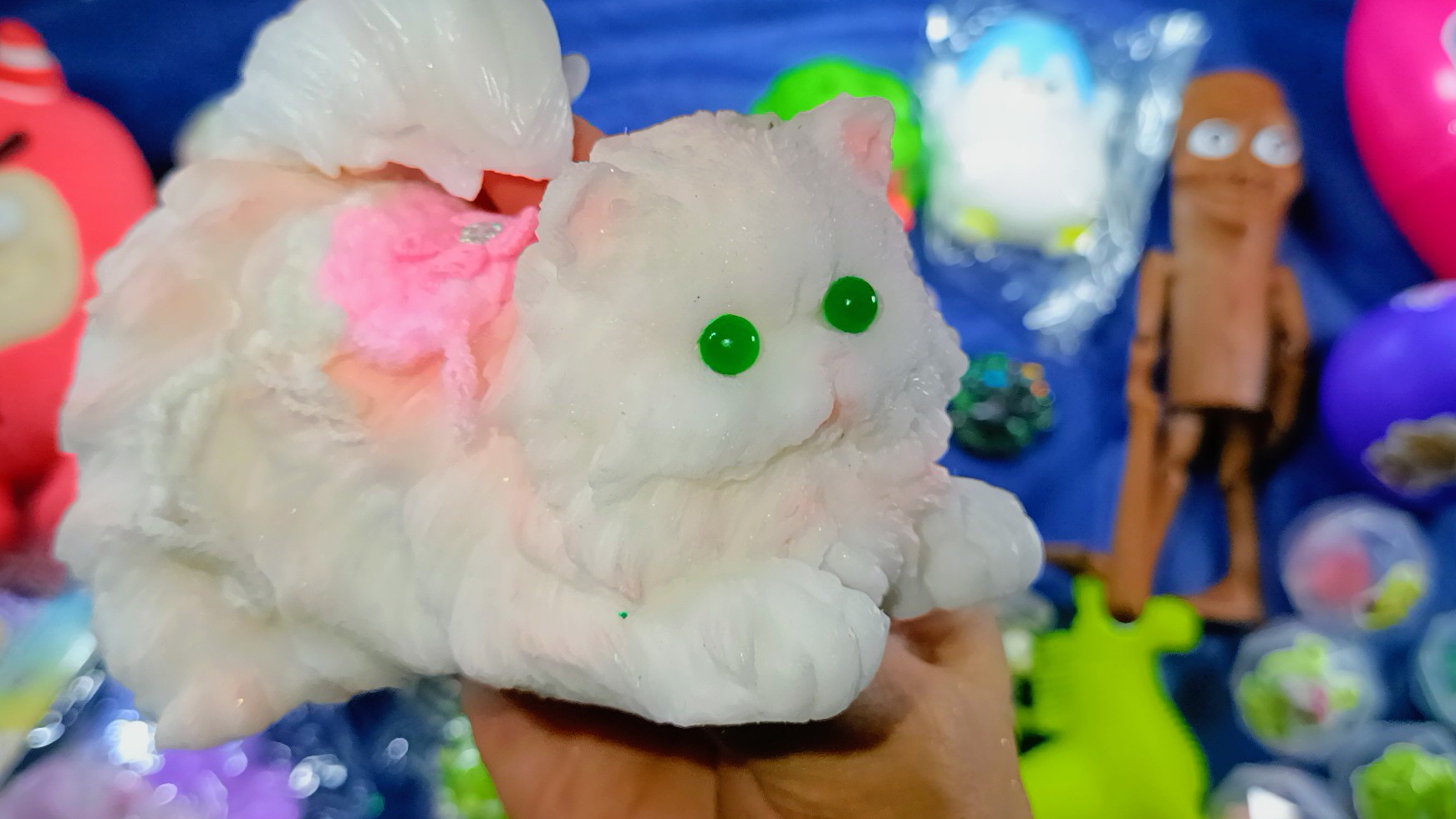 АСМР Сквиши и антистрессы 💥 жмякаю Таба СКВИШИ лапки🐾 приятные звуки АСМР сквишей и антистрессов🥰 смотреть онлайн