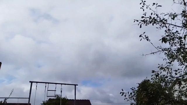 Движение фронтальных и внутримассовых облаков волнового циклона 17 августа 2025г смотреть онлайн