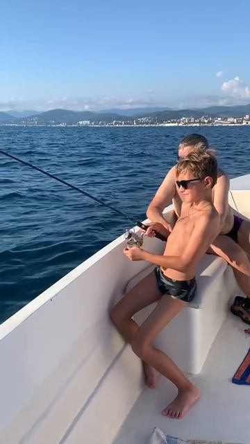 Ловим ставриду в Адлере. смотреть онлайн