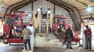 Продольно-распиловочные станки «БАРС 5» на производстве в с.Сива Пермского края.