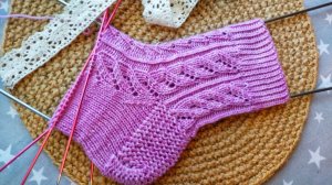 Ажурный, но легкий узор со схемой для носков / узоры спицами со схемами