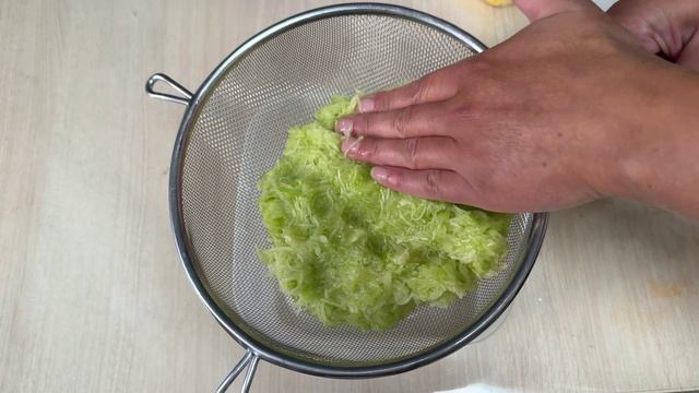 КУДА ДЕТЬ КАБАЧКИ? Самый простой и вкусный рецепт оладьев из кабачка смотрите тут