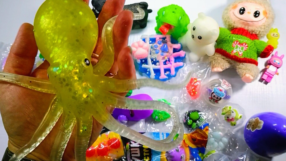 АСМР РАСПАКОВКА сквишей и антистрессы 💥 жмякаю Таба СКВИШИ лапки 🐾 приятные звуки АСМР сквишей 😍 смотреть онлайн