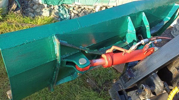 Поворотный отвал на мини трактор.