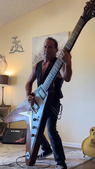 А такие гитары бывают? смотреть онлайн