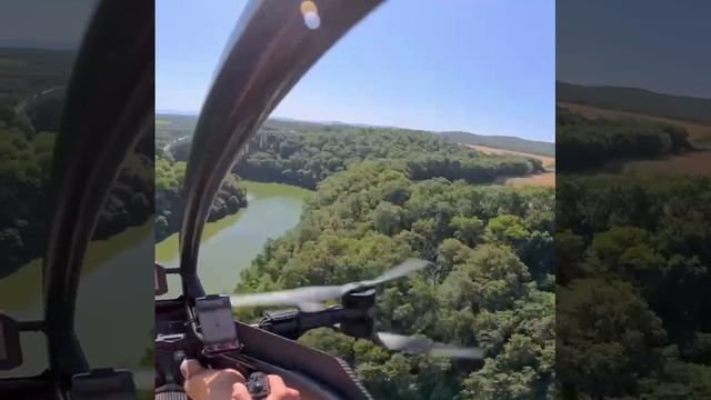 Человек летит на большой FPVшке дроне, люди парят в небесах на дронах смотреть онлайн