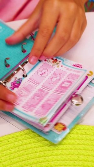 Игрушки Sticki Rolls 🎀 Застикерим всё вокруг! Собираем эксклюзивные шармы и стикеры в альбом 📖💖