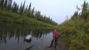 Бывает и такое! Рыбаки утопили лодку! Живём третьи сутки в таёжной избе. Окунёвый клёв радует!