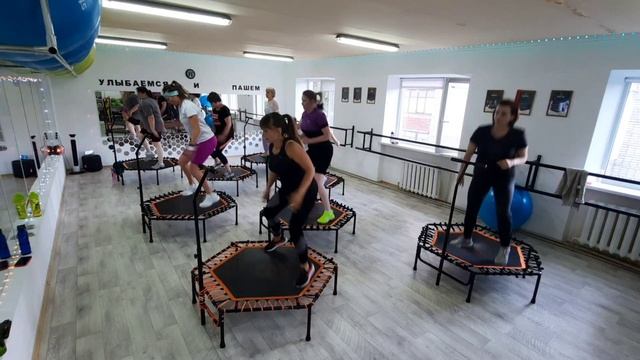 Тренировка на батуте|Фитнес на батутах|JUMPING FITNESS | смотреть онлайн