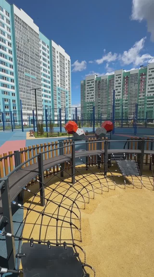 Команда IOАМЕТ установила во дворе современного ЖК уникальный детский игровой комплекс 