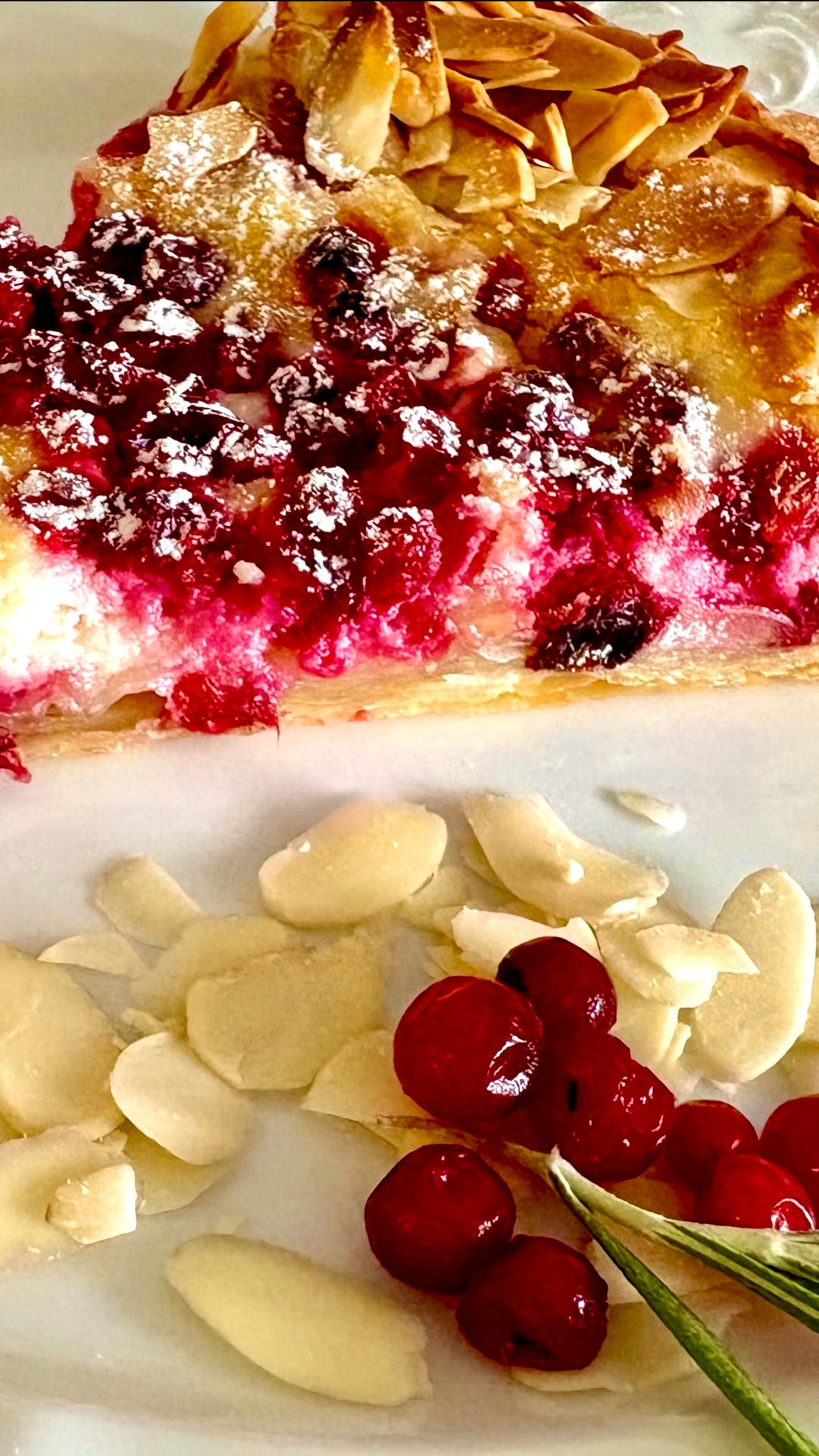 Хрустящий пирог с брусникой и нежной кремовой начинкой