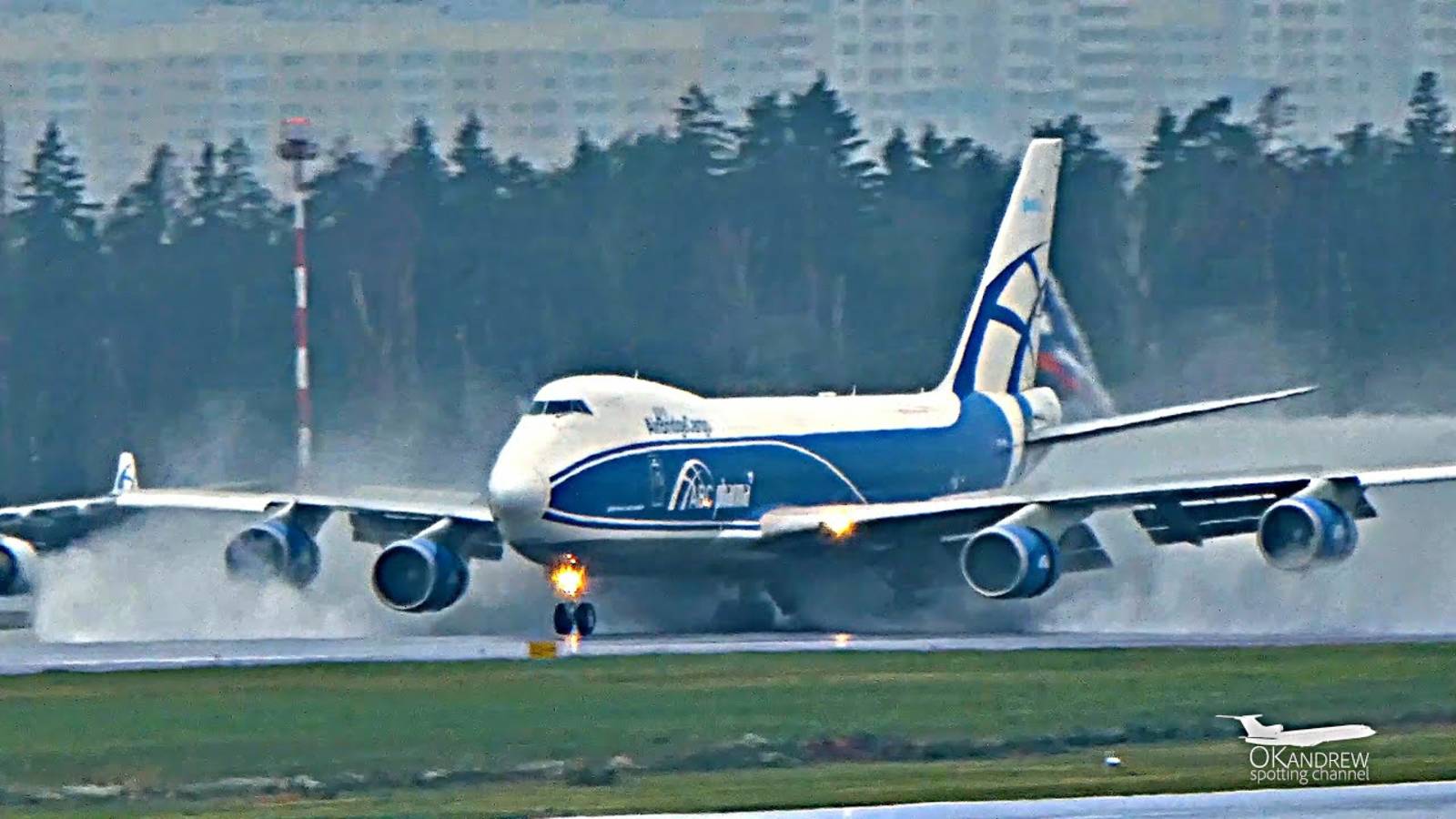 Мокрый ужас в Шереметьево. Самолеты брызжут реверсом. Тот знаменитый потоп.