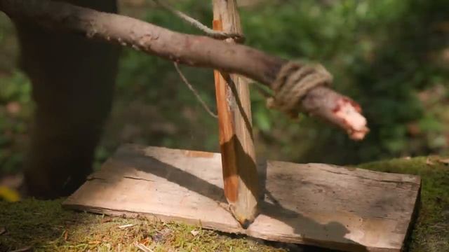 Стейк в глиняной печи, слепленной из глины и веток