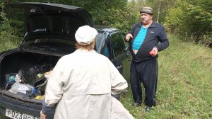 УСТАВШЕЕ И ДОВОЛЬНЫЕ, СЪЕЗДИЛИ В ЛЕС ЗА ГРИБАМИ, ЗАКРУТКИ