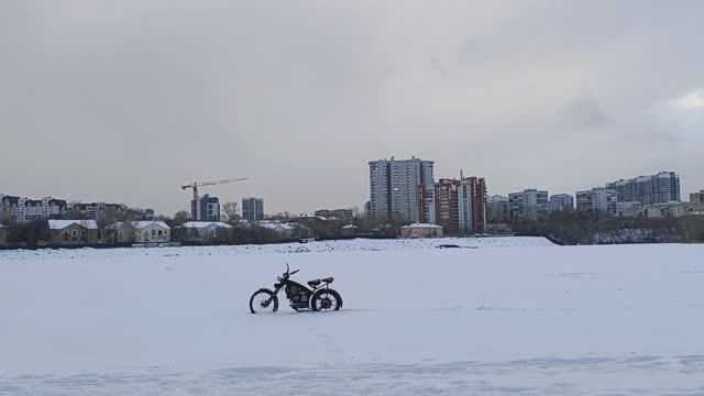 Первый зимний сплав на электробайке в новом 2025 году. УрГУПС , Исеть, Макаровский мост, осмотр.