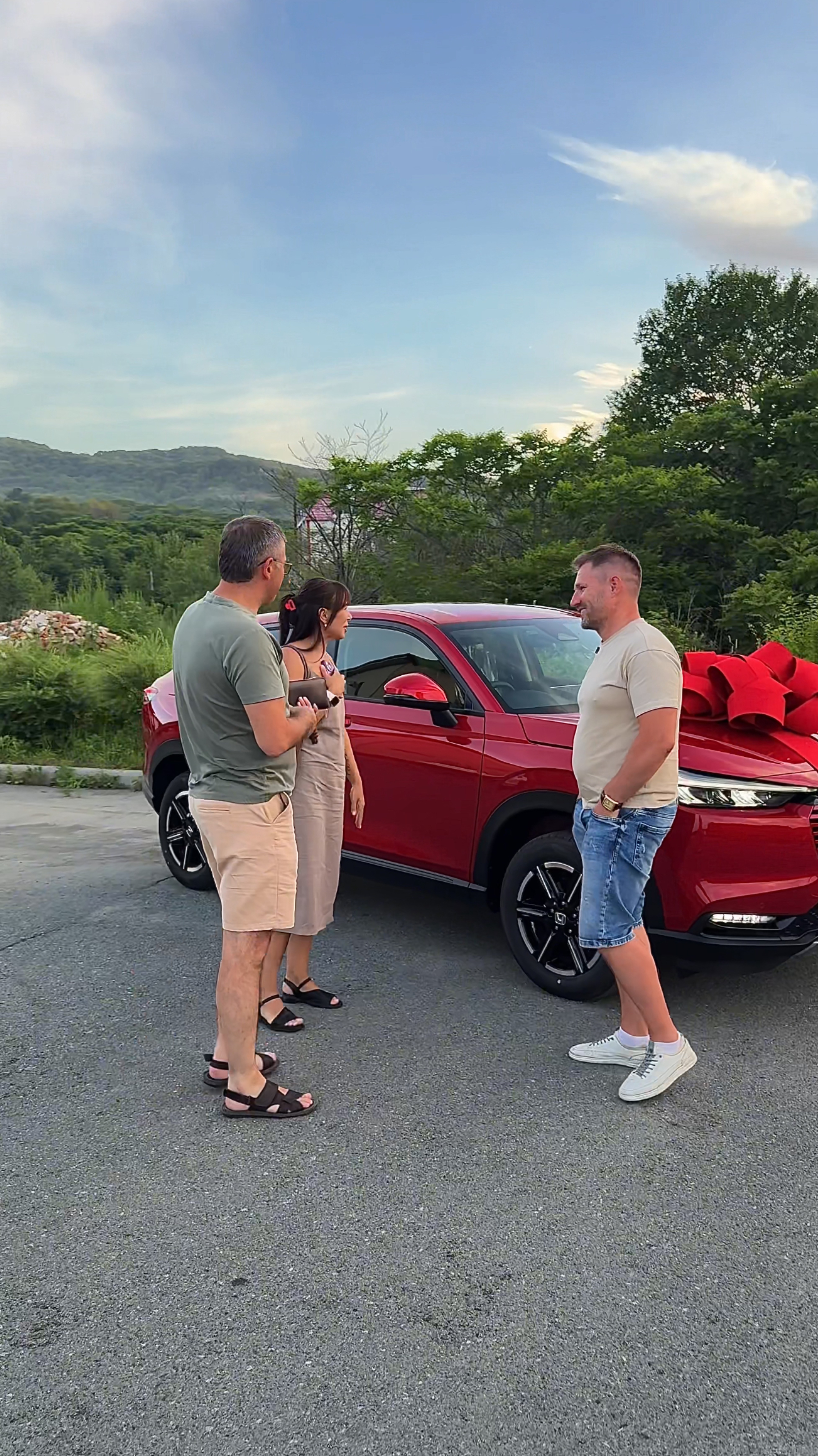 ВРУЧАЕМ ПОДАРОК ОТ МУЖА НАШЕЙ ЗАКАЗЧИЦЕ HONDA VEZEL 2025, авто из Японии, Кореи, Китая