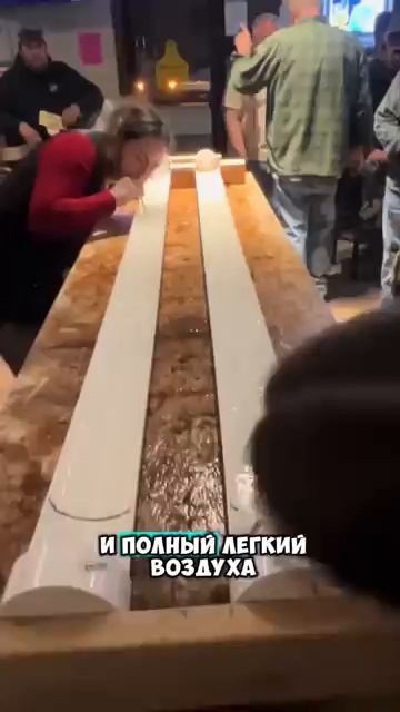 А кто обслуживает клиентов?