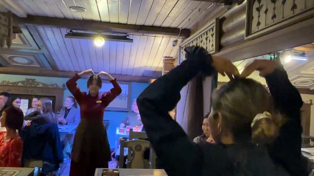 Национальные танцы в ресторане Махтал, Якутск