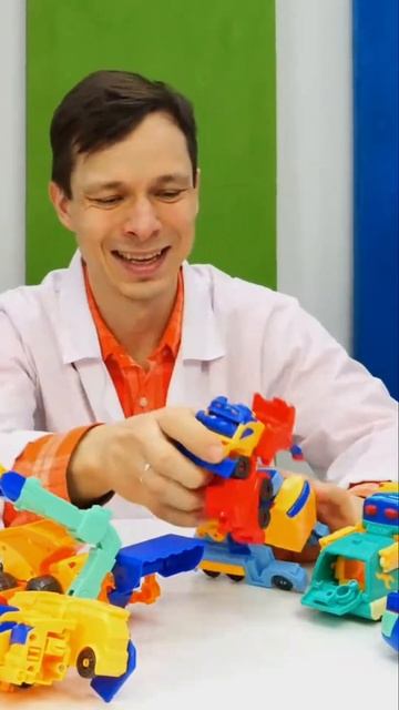 Разбираем робота на кучу машинок! 🤖🚘 #машинки #игрушки #длядетей смотреть онлайн