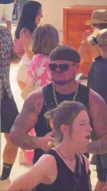 Танцор громила.