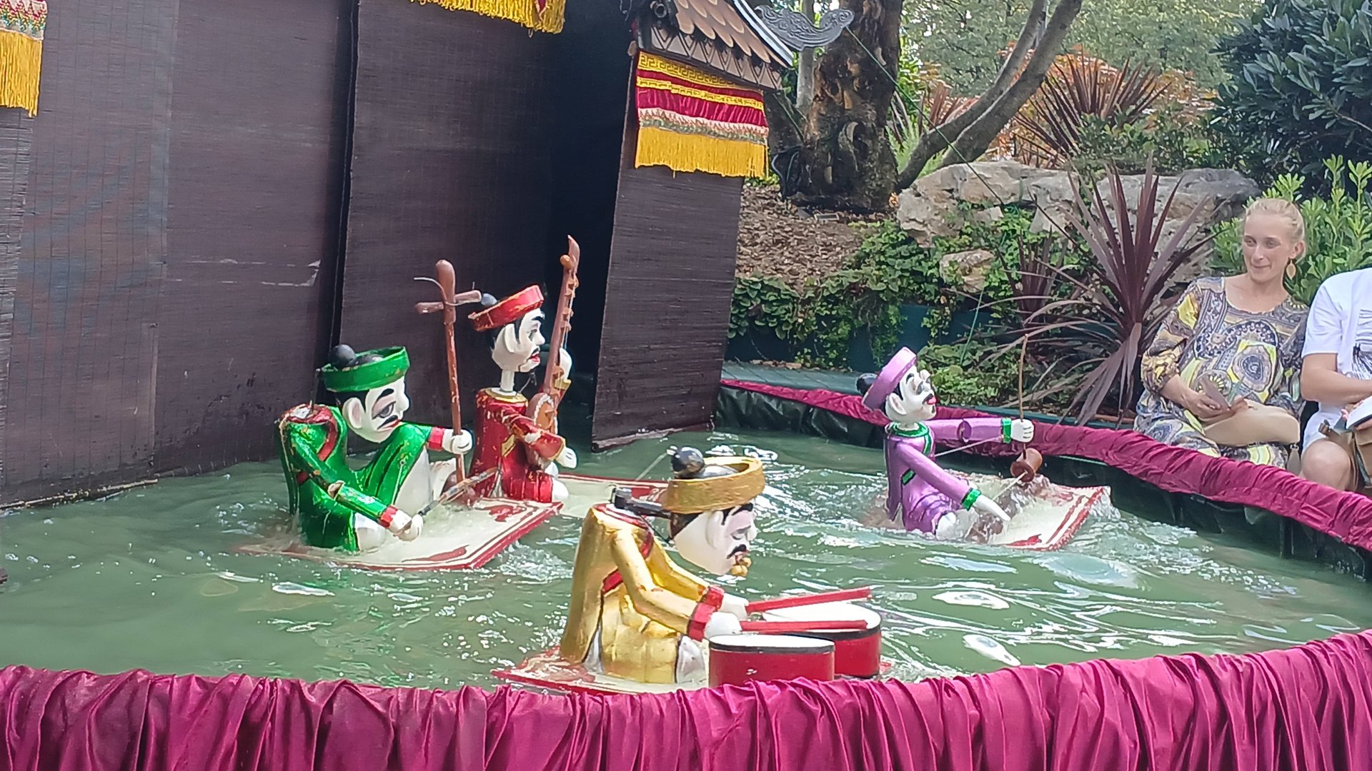 сумасшедшие музыканты. Вьетнамский кукольный театр на воде. смотреть онлайн