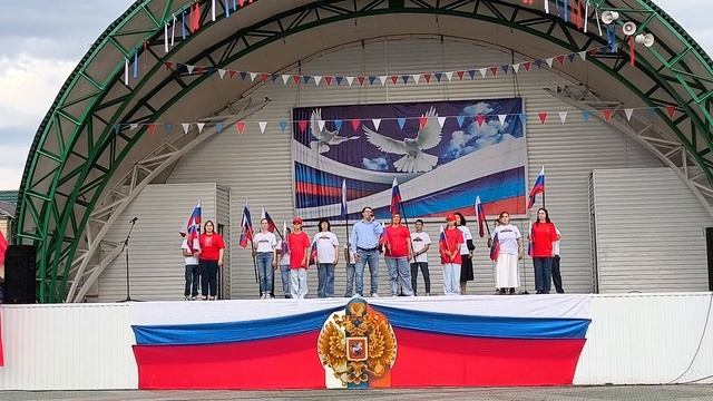 С днём Российского Флага РФ 🇷🇺 поздравляю!!!(Я фанат его 😎 🫶🇷🇺)но он Сергей 🤢 смотреть онлайн