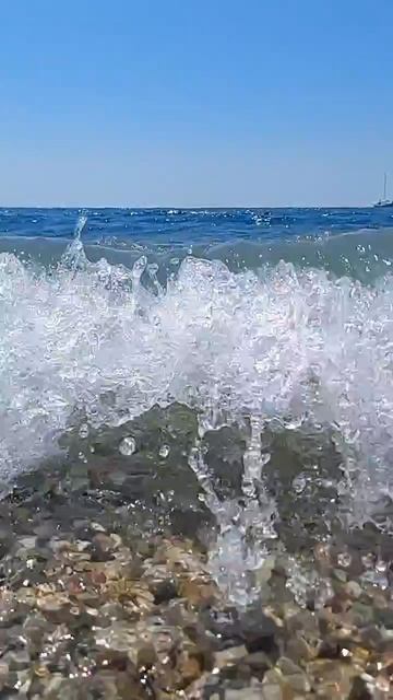 Всё ещё не едете отдыхать на море, тогда море идёт к вам... смотреть онлайн