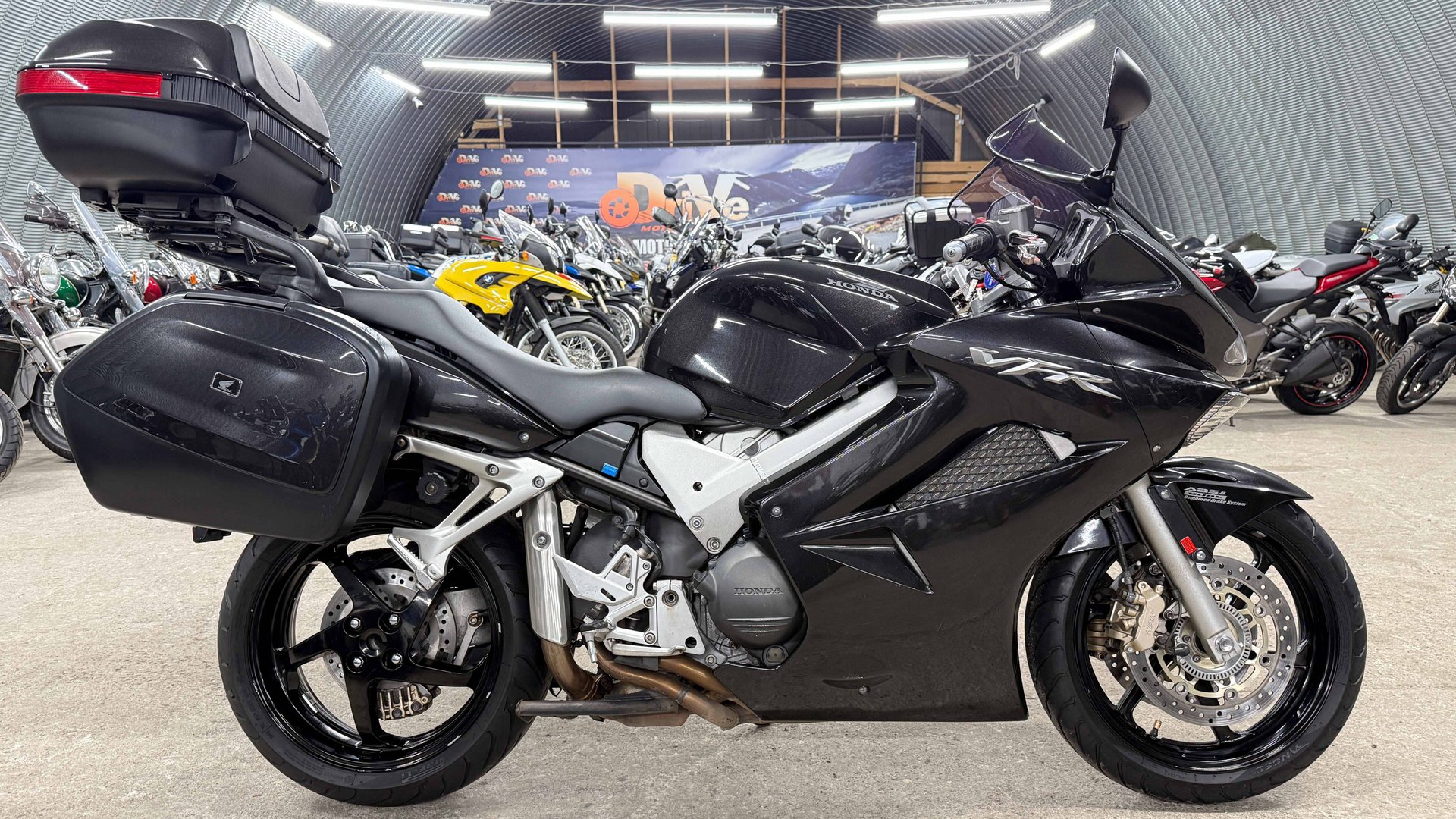 Обзор Honda VFR 800 A |В НАЛИЧИИ| смотреть онлайн