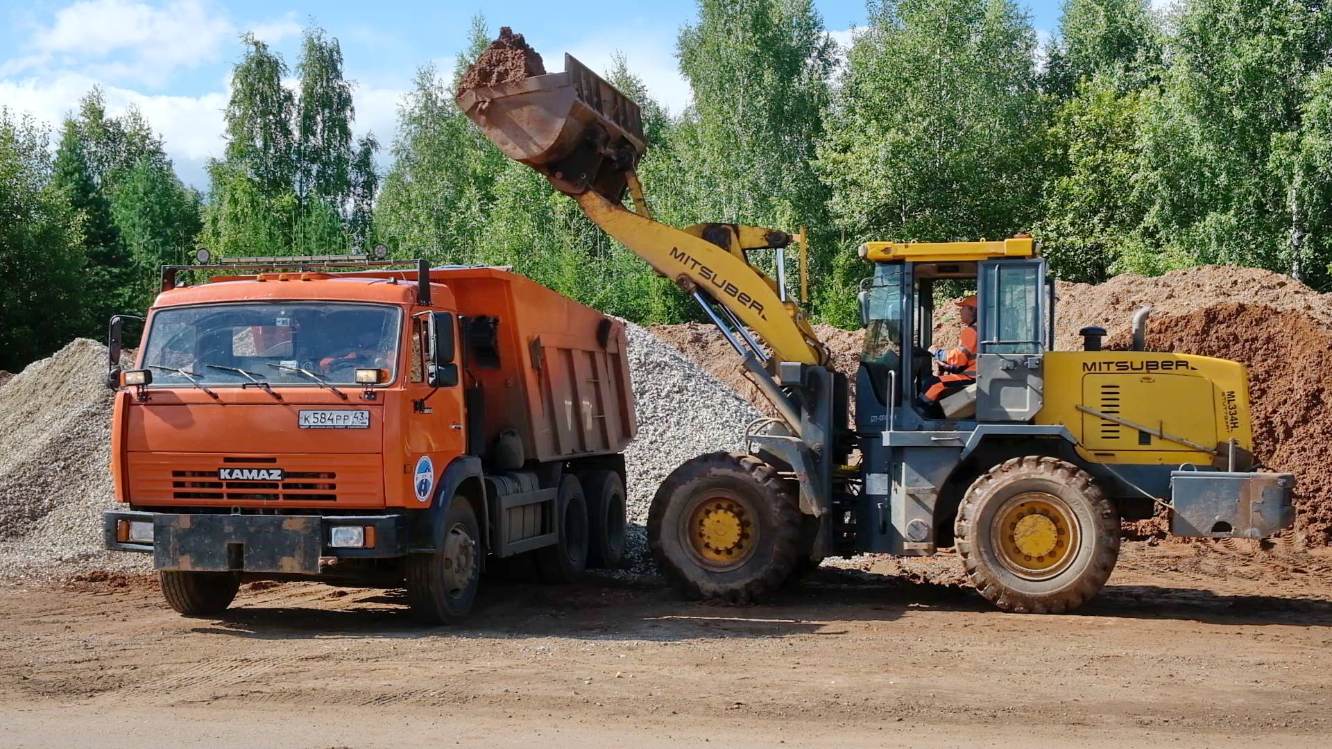 Самую длинную улицу в районе приводят в порядок смотреть онлайн