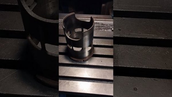 Фрезерую окна на гильзе двухтактного двигателя Rotax.