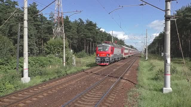 Электровоз ЭП20-035 (ТЧЭ-6) со скорым поездом "Двухэтажный состав" № 063Й Самара - Санкт-Петербург. смотреть онлайн