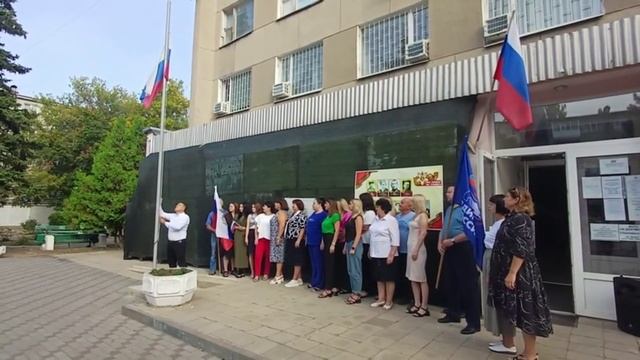 В городе Днепрорудном состоялась церемония торжественного поднятия триколора