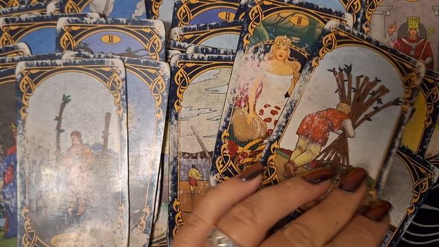 ТАРО В ПОМОЩЬ