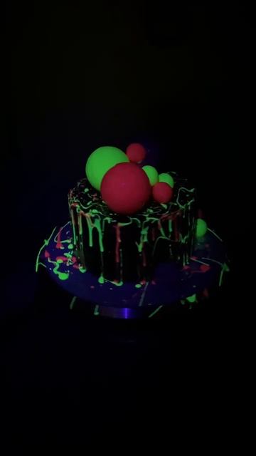 Неоновый торт