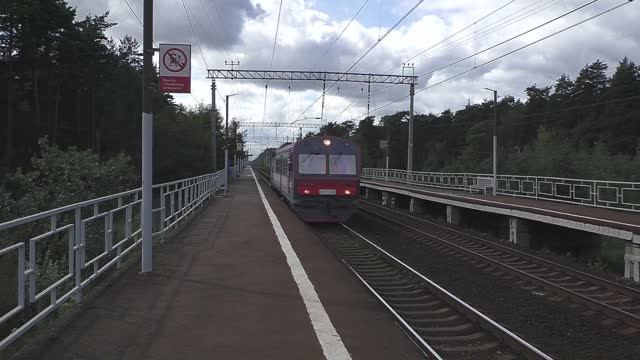 Автомотриса АЧ2-087 (ТЧЭ-2) следует по 2-му гл. пути. смотреть онлайн