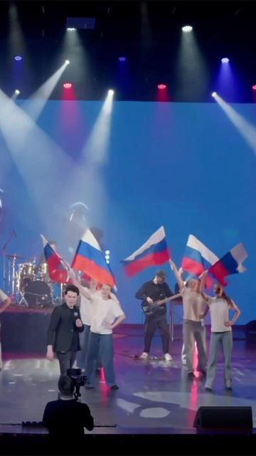 С днём Флага России! 🇷🇺

#моястрана #сарма38 #патриотыроссии #деньфлагароссии