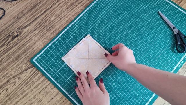 Необычный лоскутный блок простым способом из квадратов. Лоскутное шитье для начинающих смотреть онлайн