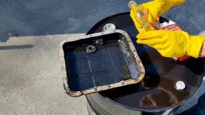 Как Антикокс Супер действует на краску в поддоне двигателя