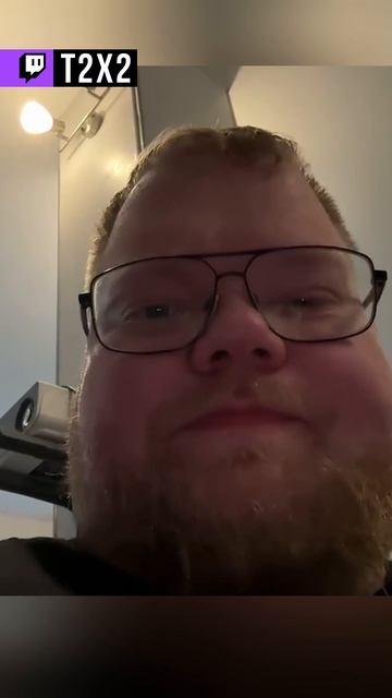 КРАСИВЫЙ МАЛЬЧИК 🤩 - #t2x2 #т2х2 #twitch #антоша #реакция #юмор #shorts смотреть онлайн