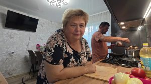 Собрали  гостинцы  для добрых людей.  Приготовил обед какой нравится Абдугани.