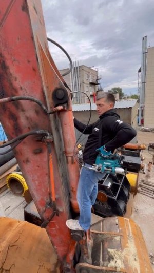 Аккумуляторный смазочный пистолет Makita в действии😎👍