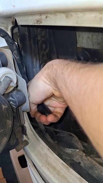 Mercedes Actros замена противотуманки.