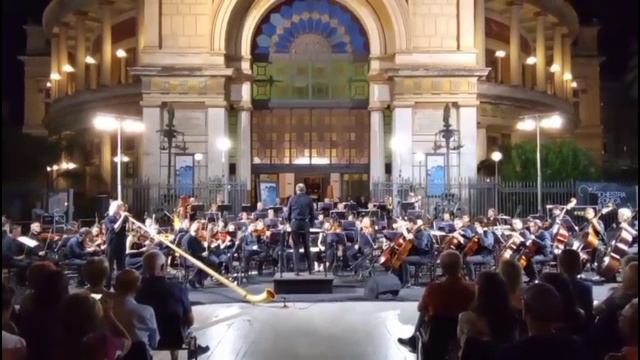 Композиция Аркадий Шилклопера "Передышка" в исполнении автора и симфонического оркестра Сицилии.