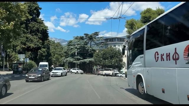 Ялта. Площадь Маршака, Кирова, К.Маркса, Московская ул., до поворота на Центральный рынок. 16.08.25. смотреть онлайн