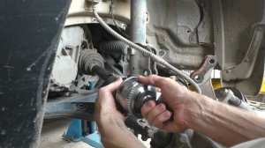 Замена переднего левого наружного ШРУС на SsangYong Actyon 2,0 4WD  СсангЙонг Актион 2013 года
