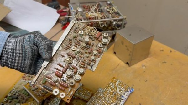 В разборе осциллограф С1-70