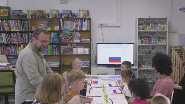 Творческая встреча "Флаг России и флаг Москвы" в РГДБ смотреть онлайн