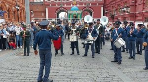 Африканский оркестр на Манежной площади в Москве, парень с маракасами - огонь, пожар и фейерверк!
