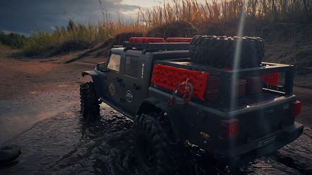 Неукротимый RC Гладиатор в битве на бездорожье Crossrc EMO X4 смотреть онлайн