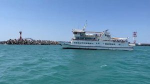 Теплоход Дагомыс выходит из порта в Сочи.